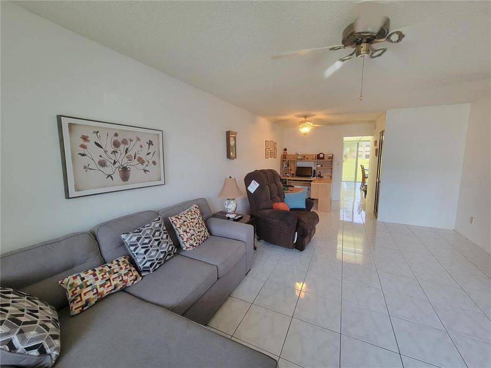 For Sale: $225,000 (2 beds, 2 baths, 1035 Square Feet)