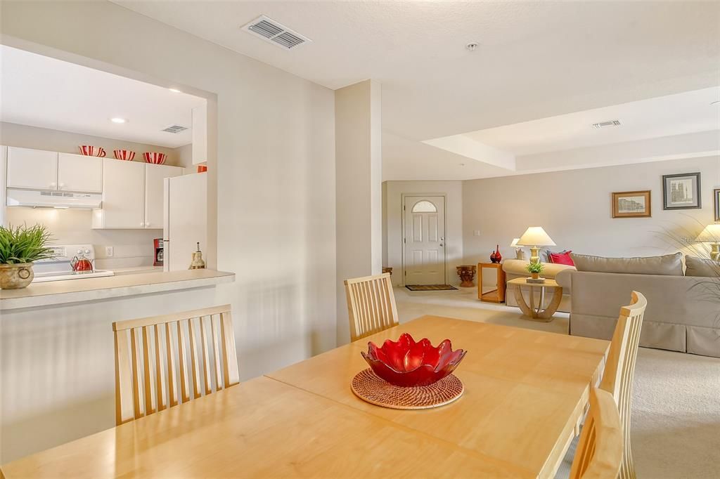 For Sale: $299,000 (2 beds, 2 baths, 1334 Square Feet)