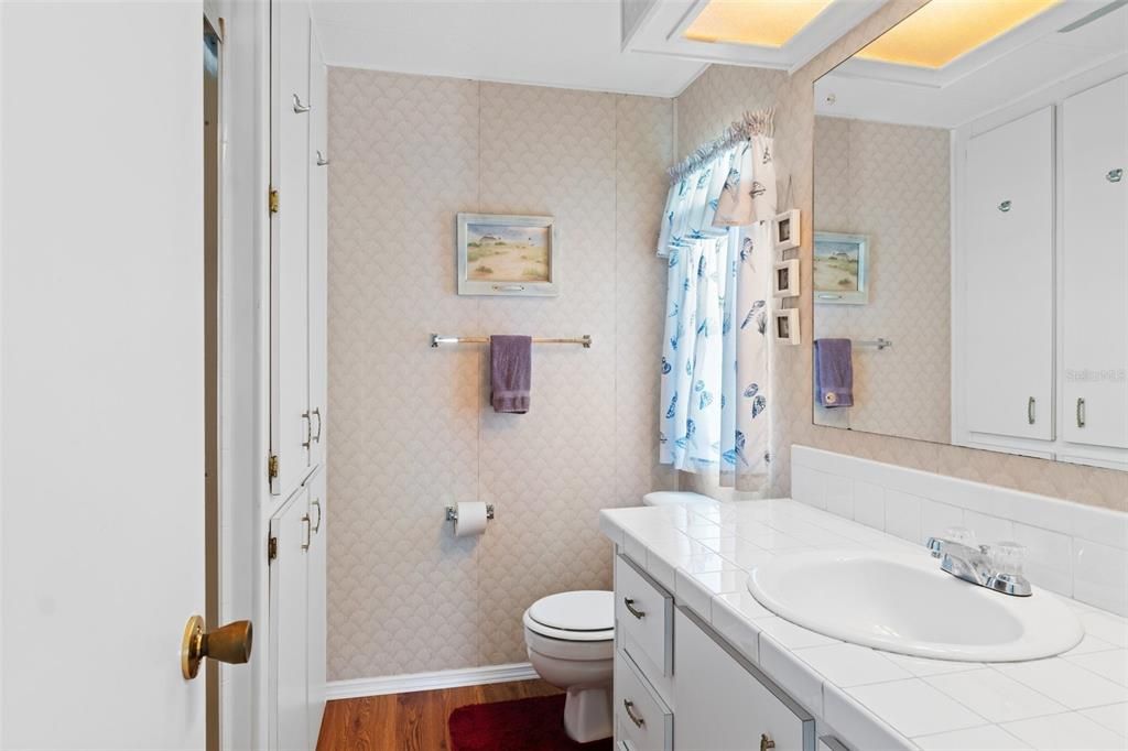 En-suite primary bathroom