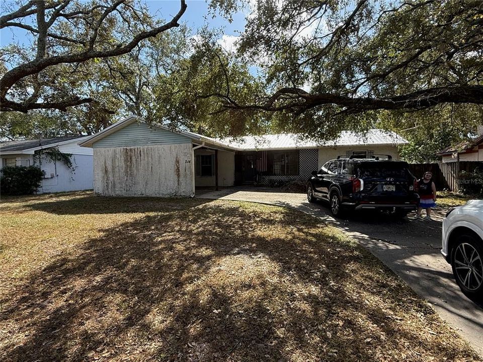 Active With Contract: $249,999 (3 beds, 2 baths, 1371 Square Feet)