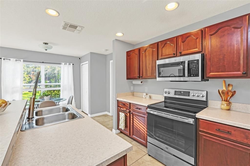 For Sale: $335,000 (3 beds, 2 baths, 1322 Square Feet)