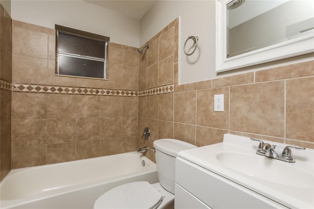 For Rent: $2,420 (3 beds, 2 baths, 1408 Square Feet)