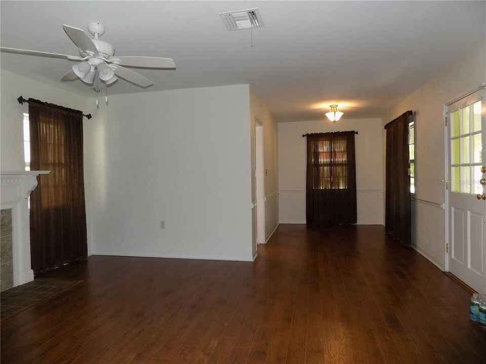 For Rent: $2,200 (2 beds, 2 baths, 1346 Square Feet)