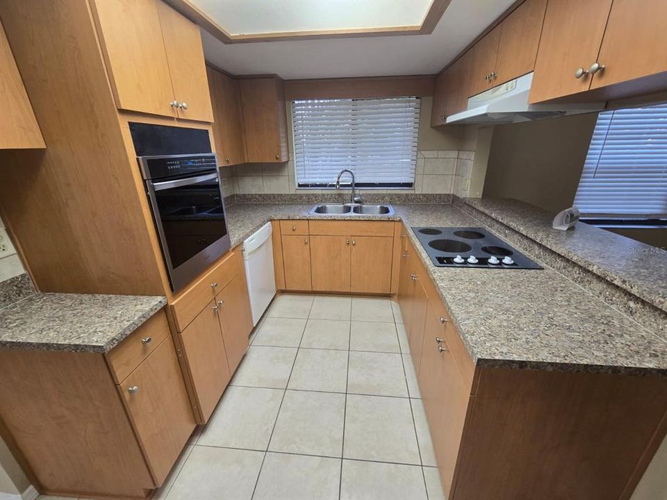 En Venta: $355,000 (3 camas, 2 baños, 2001 Pies cuadrados)