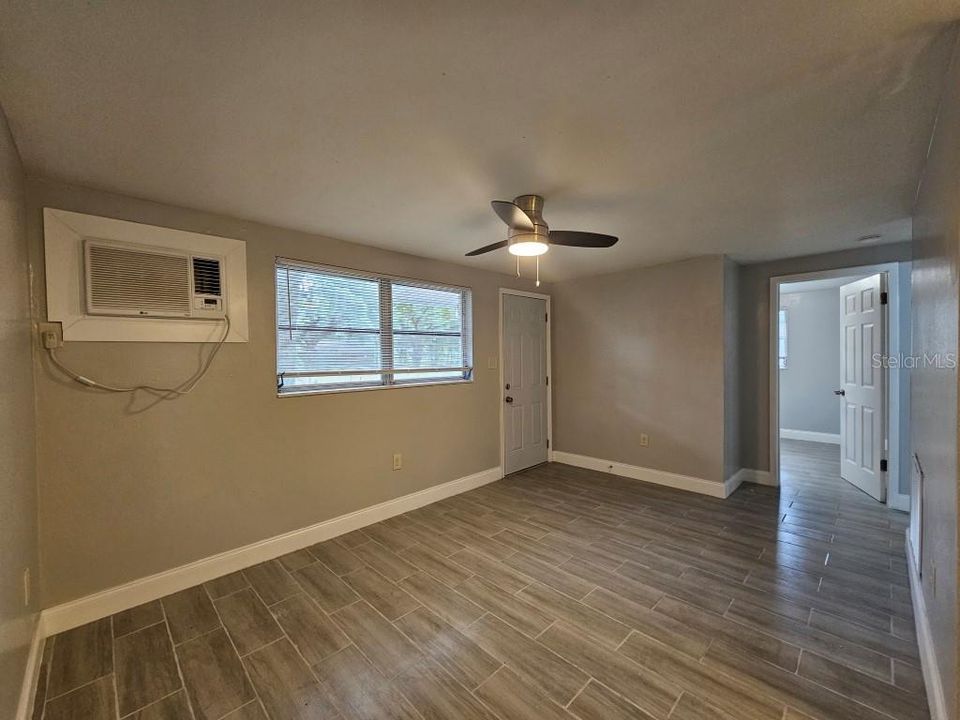 For Rent: $1,250 (2 beds, 1 baths, 567 Square Feet)