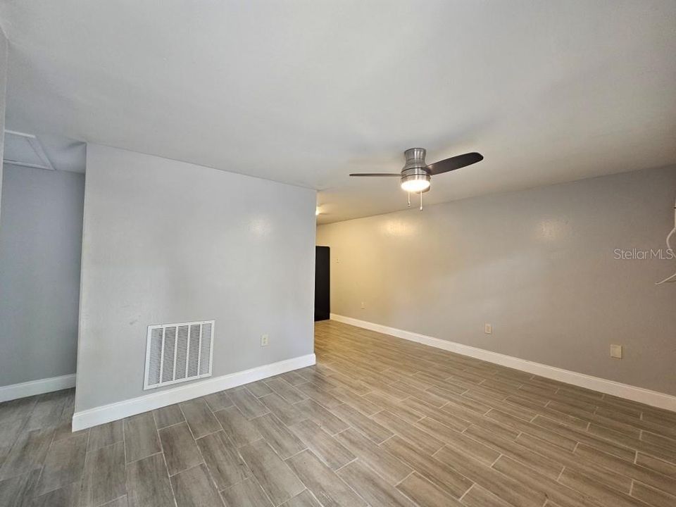 For Rent: $1,250 (2 beds, 1 baths, 567 Square Feet)