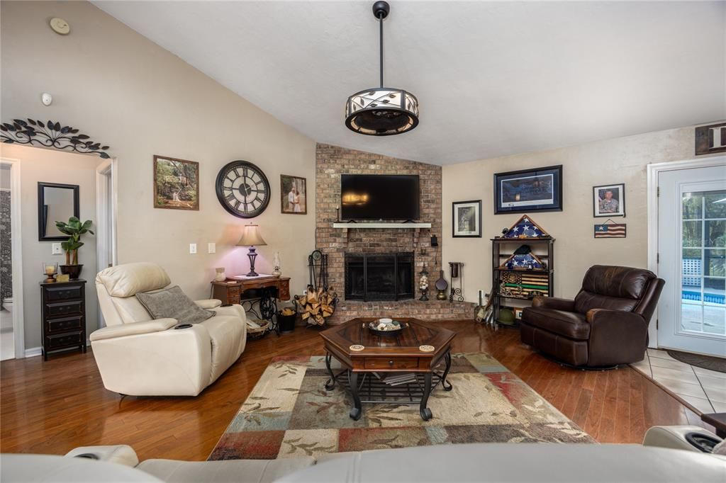 For Sale: $448,000 (3 beds, 2 baths, 1728 Square Feet)