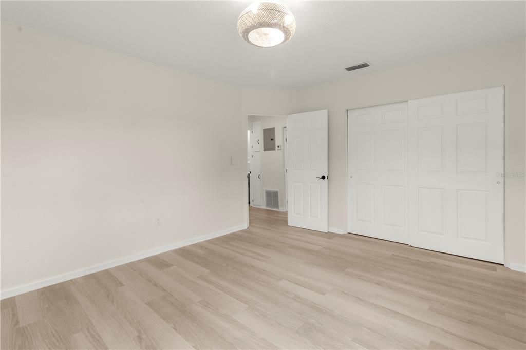 For Sale: $249,000 (2 beds, 1 baths, 1204 Square Feet)