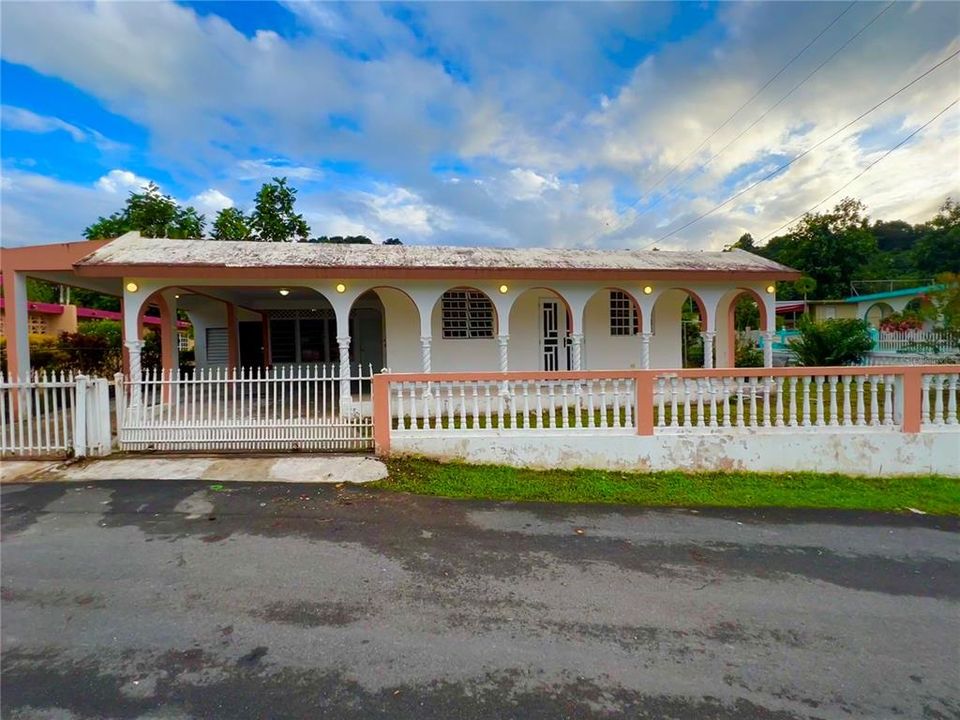 Недавно продано: $74,000 (2 спален, 1 ванн, 879 Квадратных фут)