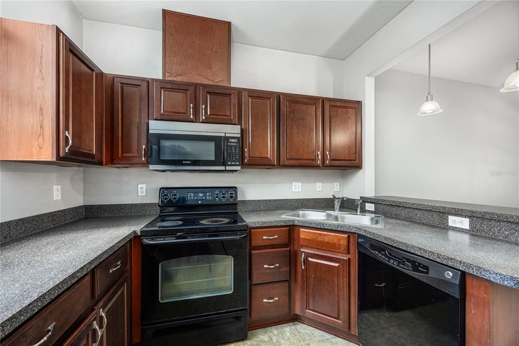 For Sale: $259,000 (2 beds, 2 baths, 1328 Square Feet)