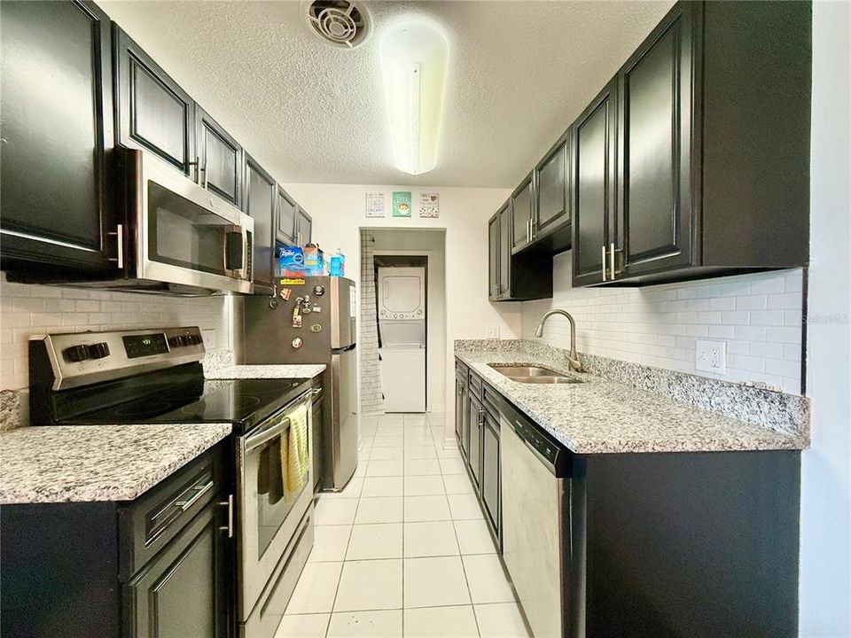 For Rent: $1,600 (2 beds, 1 baths, 881 Square Feet)