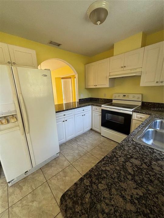 For Sale: $165,000 (2 beds, 2 baths, 1262 Square Feet)