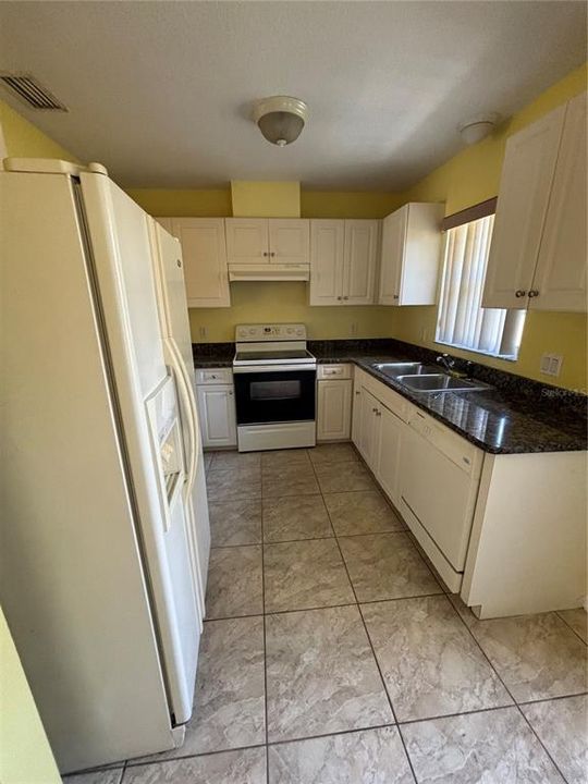 For Sale: $165,000 (2 beds, 2 baths, 1262 Square Feet)