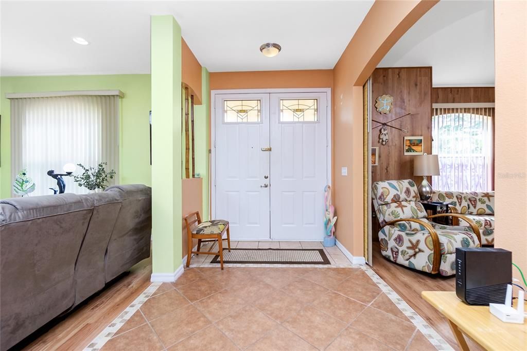 For Sale: $325,000 (2 beds, 2 baths, 1602 Square Feet)