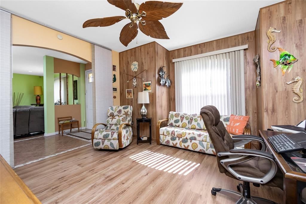 For Sale: $325,000 (2 beds, 2 baths, 1602 Square Feet)