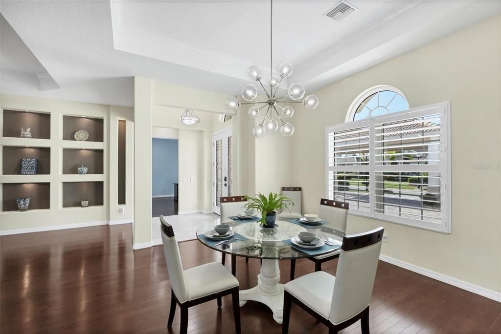 Clean, modern lines in the dining room- yet stunningly comfortable!