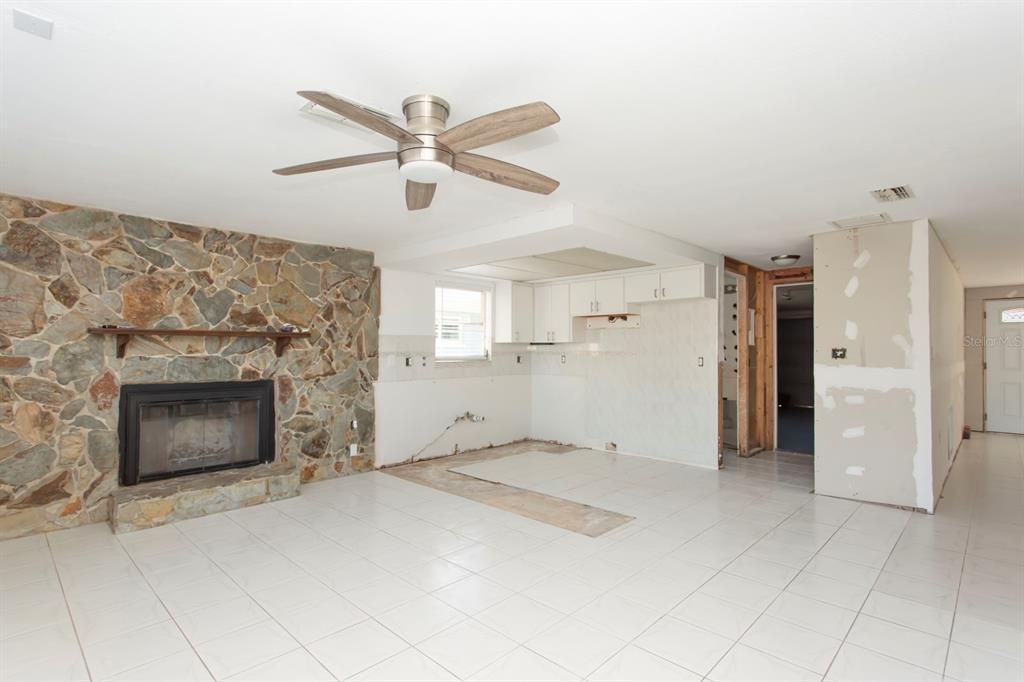 Family room/Kitchen