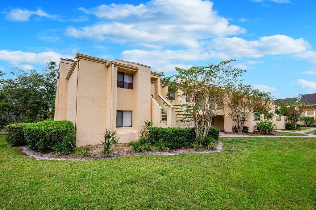 Residents of the Manchester Club will enjoy the proximity to major roadways, shopping, dining parks and more. You are just minutes from College park, Lockhart and Downtown Orlando.