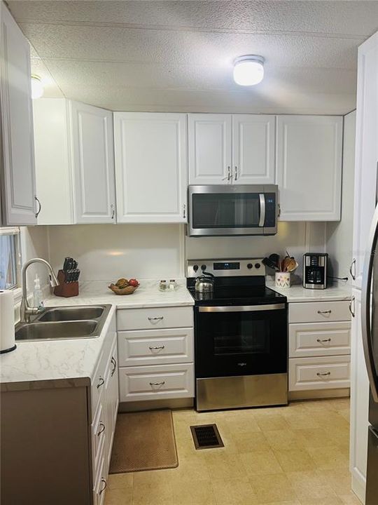 For Sale: $105,000 (2 beds, 2 baths, 960 Square Feet)