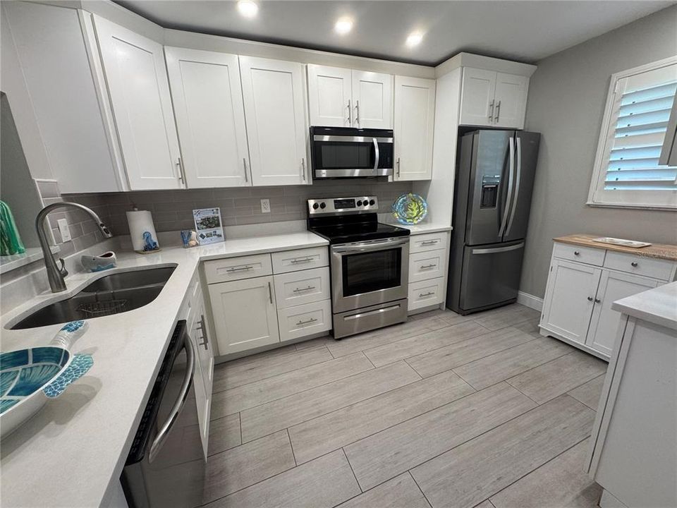 Kitchen has ample cabinet & counter space