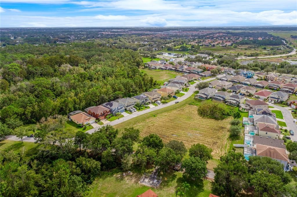 You are just minutes from shopping, dining and award winning golf courses should you want to take advantage of the SHORT TERM RENTAL opportunity!