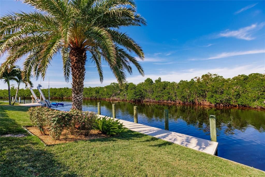 CONCRETE DOCK & BOAT LIFT