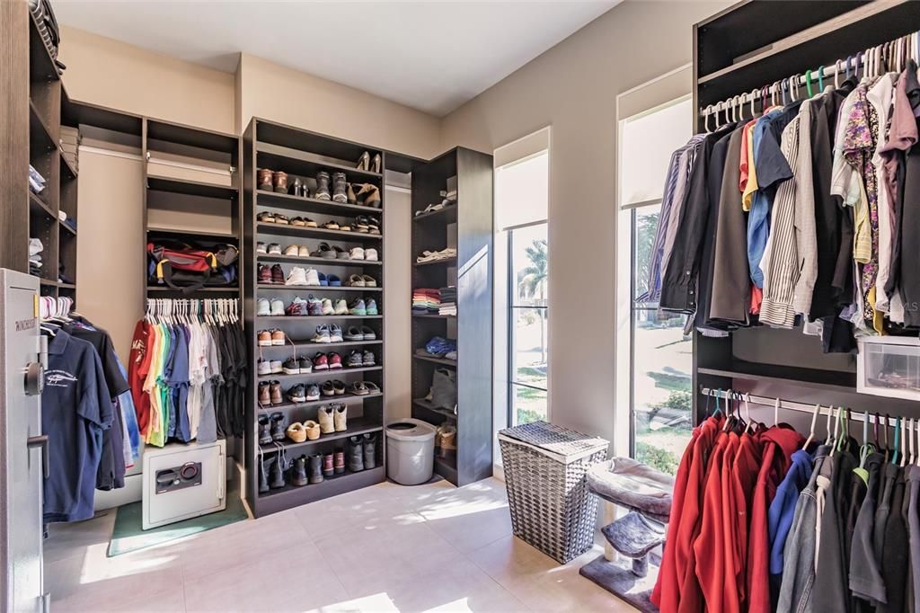 DRESSING ROOM/WALK IN CLOSET