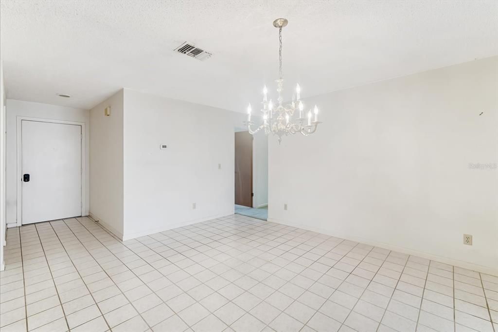 For Sale: $400,000 (3 beds, 2 baths, 1715 Square Feet)