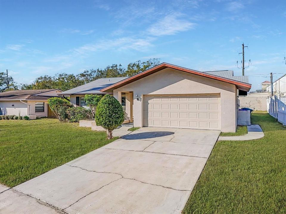 For Sale: $400,000 (3 beds, 2 baths, 1715 Square Feet)