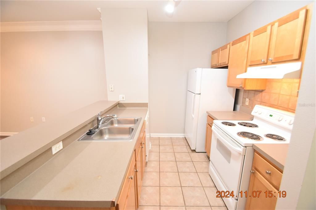 For Rent: $1,895 (2 beds, 1 baths, 978 Square Feet)