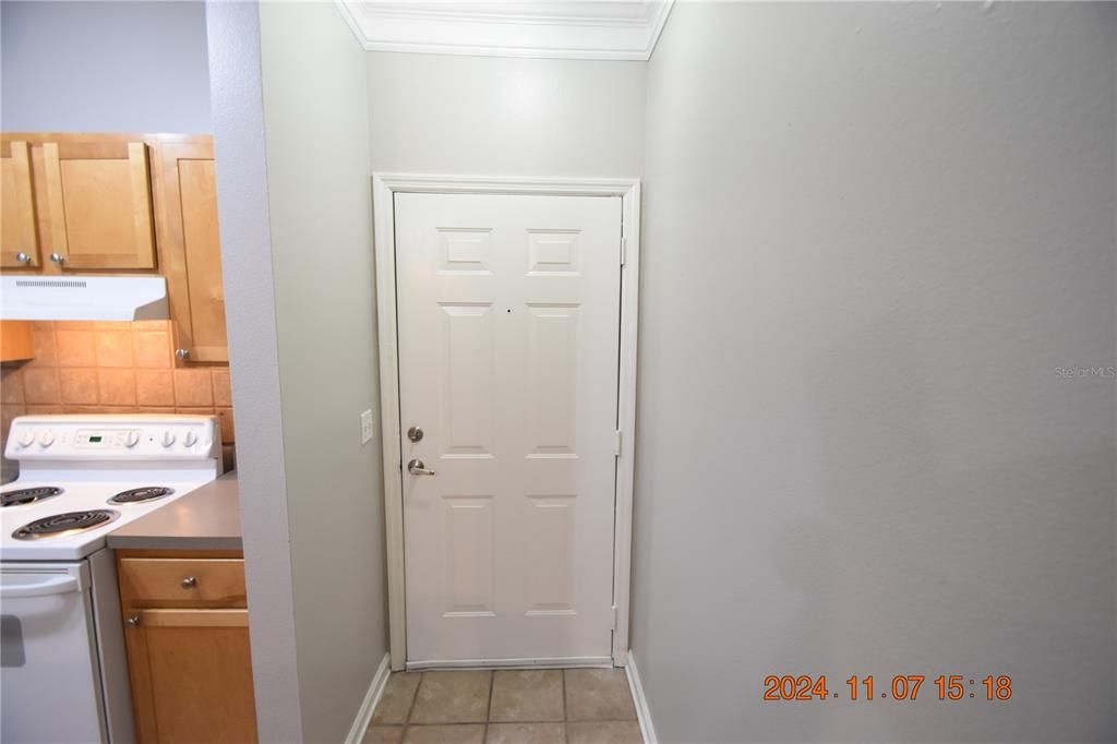 For Rent: $1,895 (2 beds, 1 baths, 978 Square Feet)