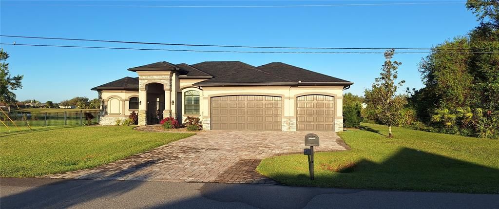 For Sale: $610,000 (3 beds, 2 baths, 2160 Square Feet)