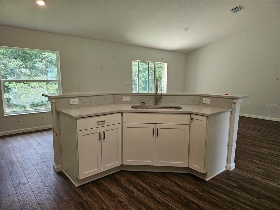 For Sale: $269,999 (3 beds, 2 baths, 1413 Square Feet)