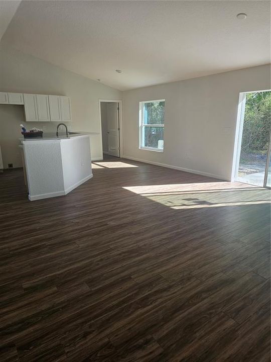 For Sale: $269,999 (3 beds, 2 baths, 1413 Square Feet)