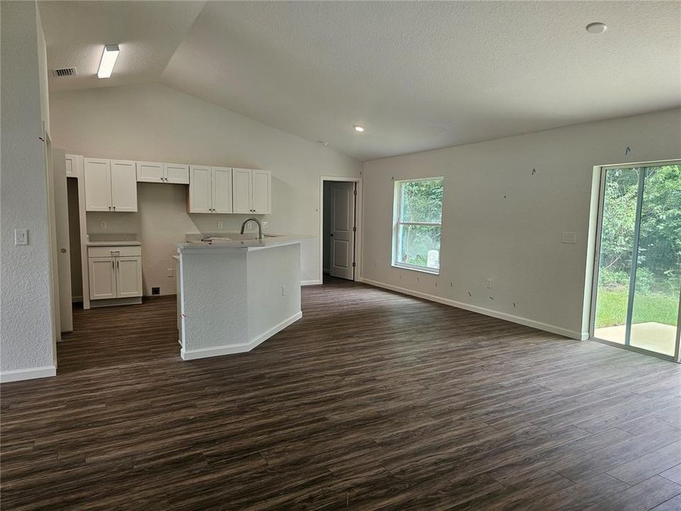 For Sale: $269,999 (3 beds, 2 baths, 1413 Square Feet)