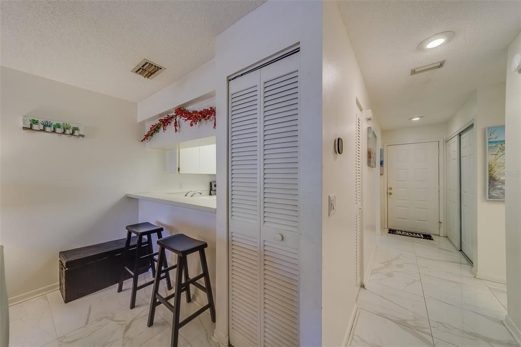 For Sale: $239,999 (2 beds, 2 baths, 1005 Square Feet)