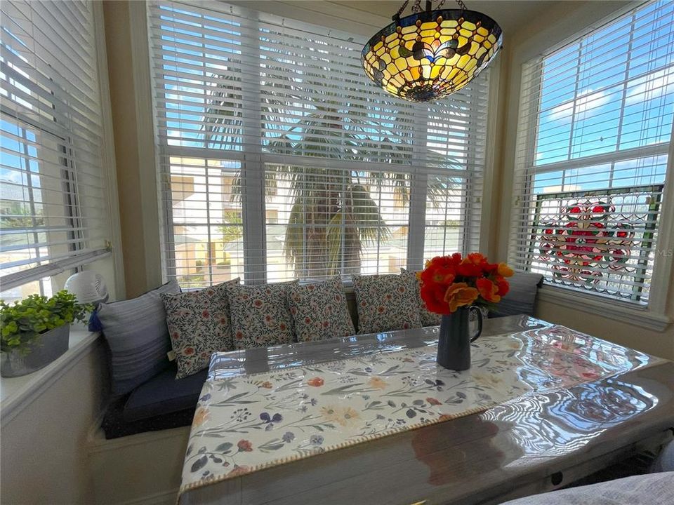 Bay window-style breakfast nook