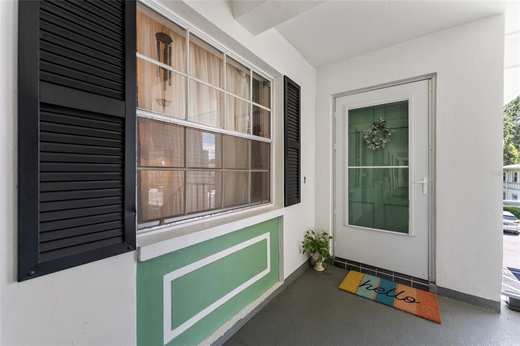 Cheerful entryway to greet you and guests!