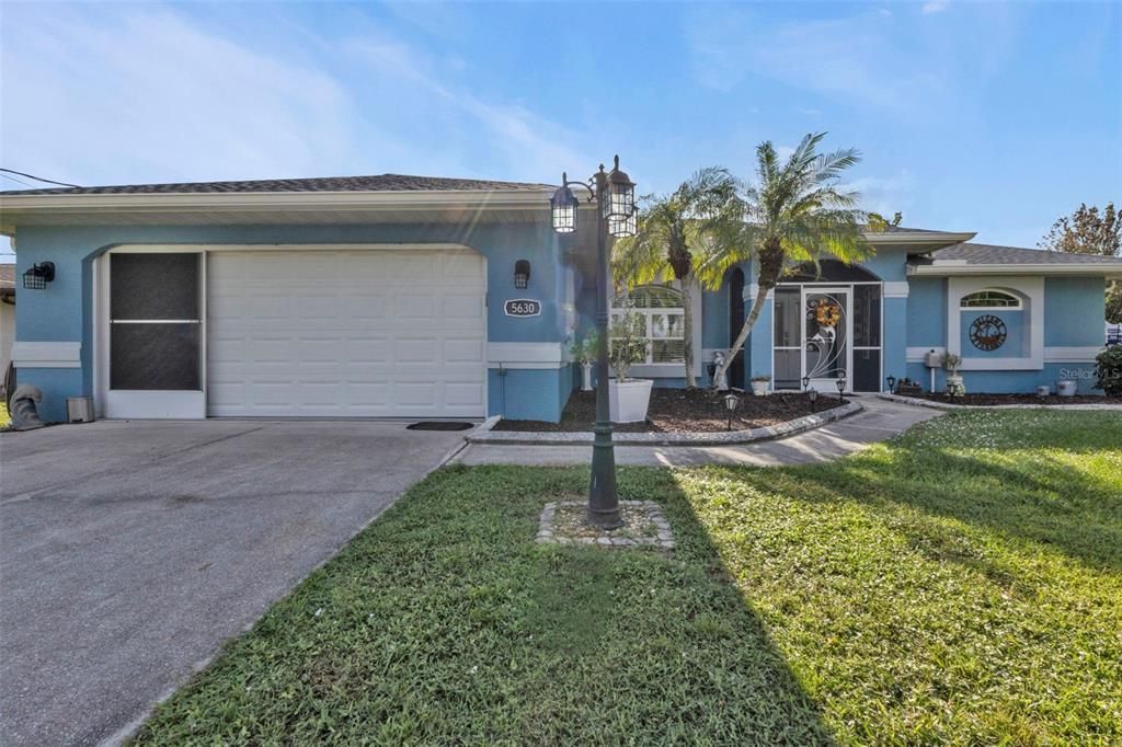 For Sale: $445,000 (3 beds, 2 baths, 1984 Square Feet)