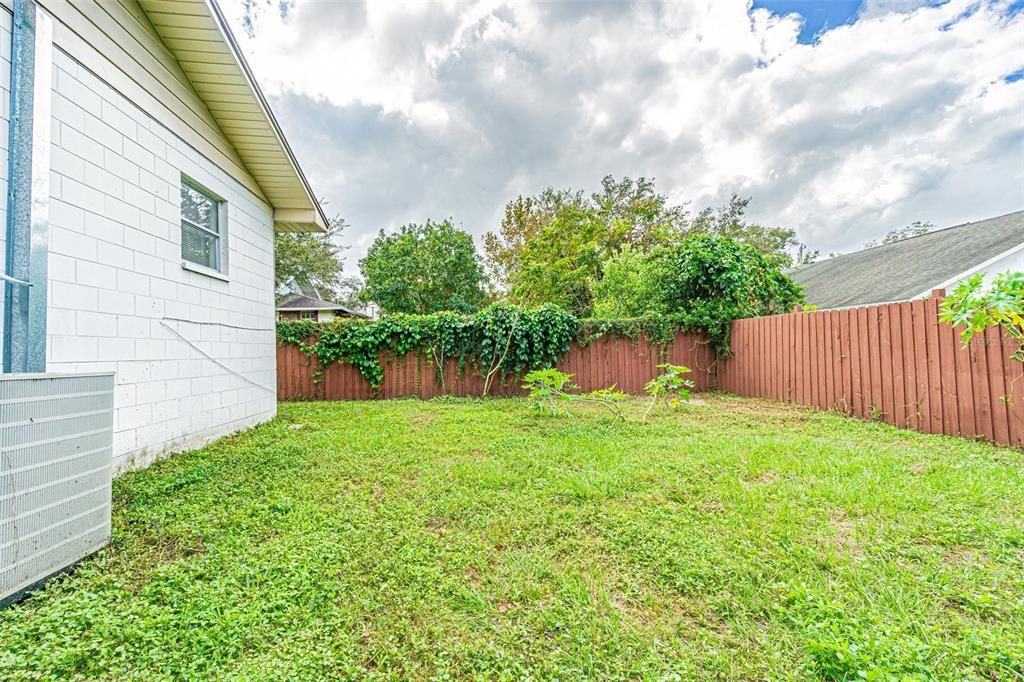 For Sale: $254,900 (3 beds, 2 baths, 1176 Square Feet)