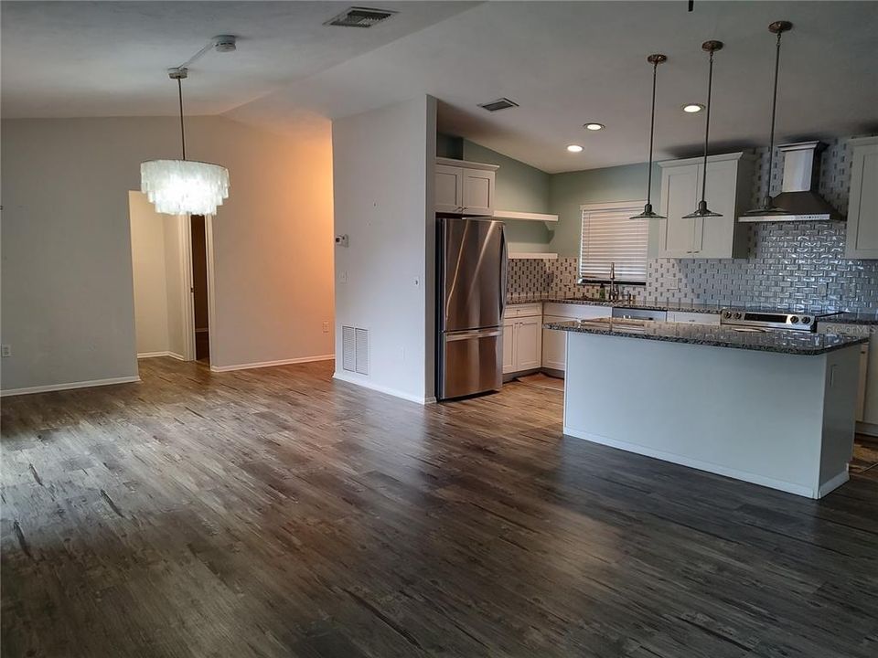 For Rent: $2,250 (2 beds, 2 baths, 1222 Square Feet)