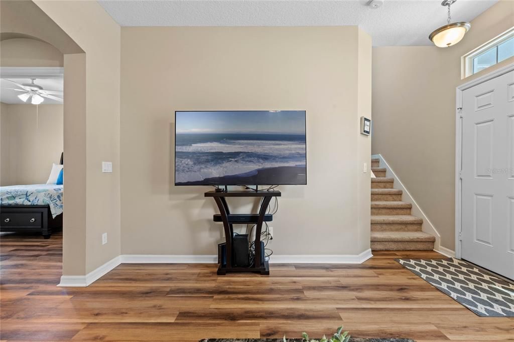 living room/dining room combo