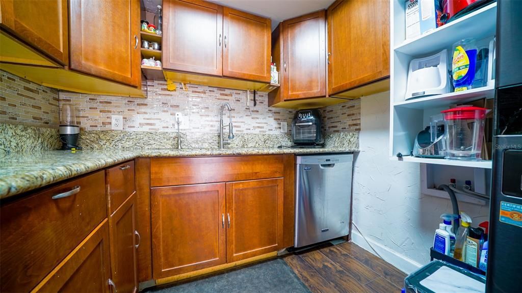 For Sale: $189,990 (2 beds, 1 baths, 952 Square Feet)