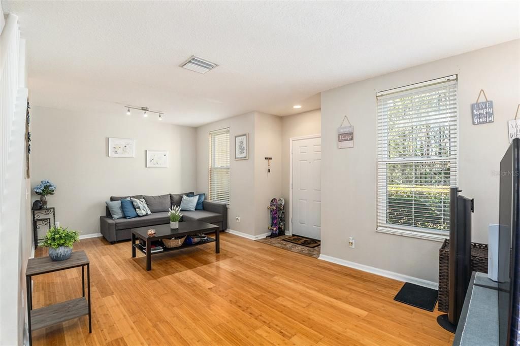 For Sale: $234,900 (2 beds, 2 baths, 1240 Square Feet)