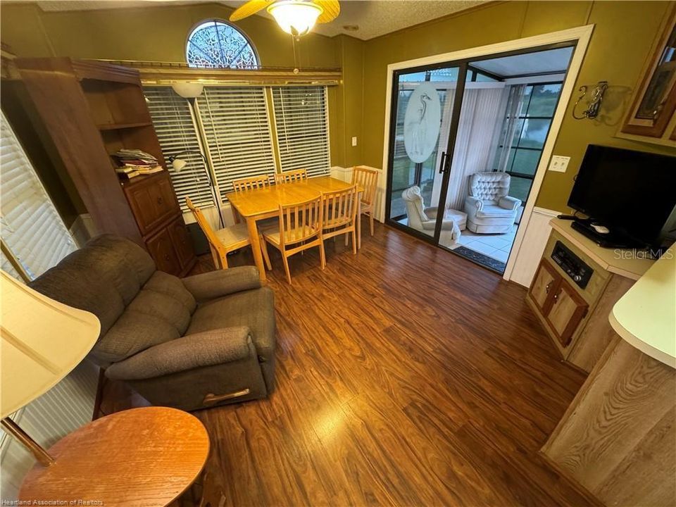 For Sale: $26,975 (1 beds, 1 baths, 700 Square Feet)