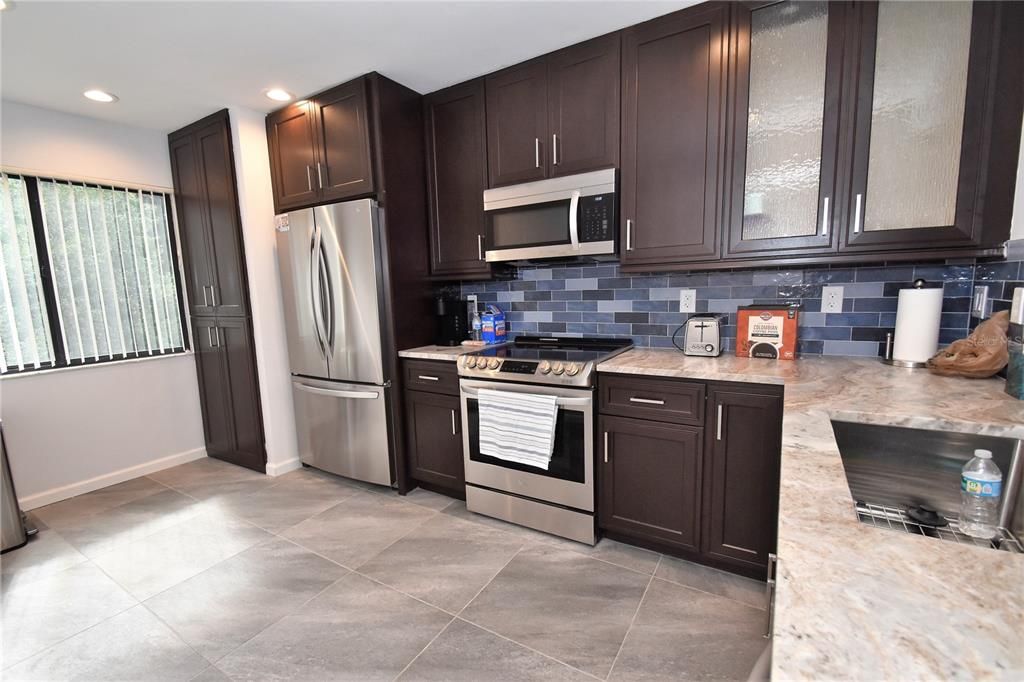 For Sale: $399,600 (2 beds, 2 baths, 1211 Square Feet)