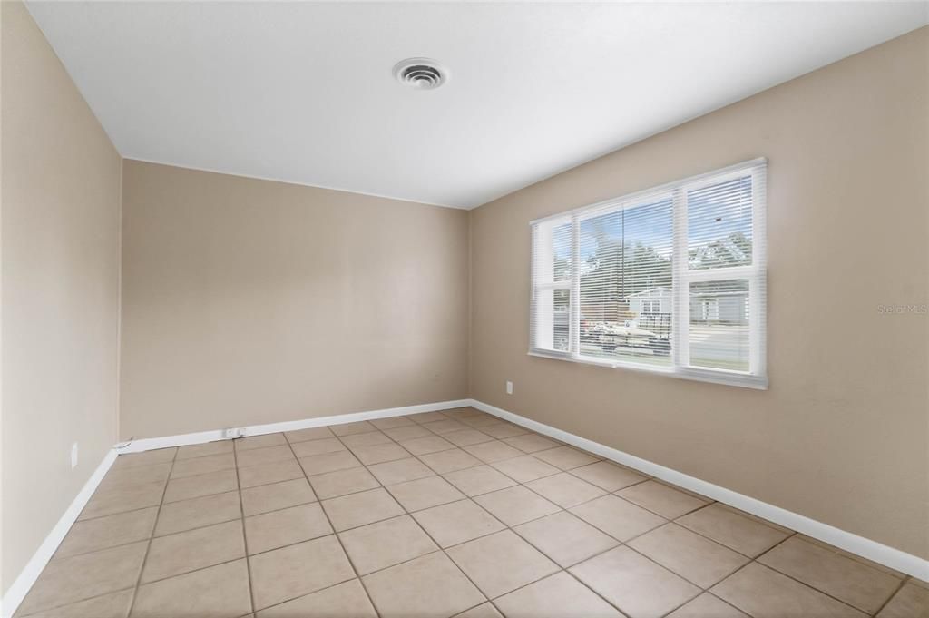 For Sale: $275,000 (3 beds, 1 baths, 860 Square Feet)