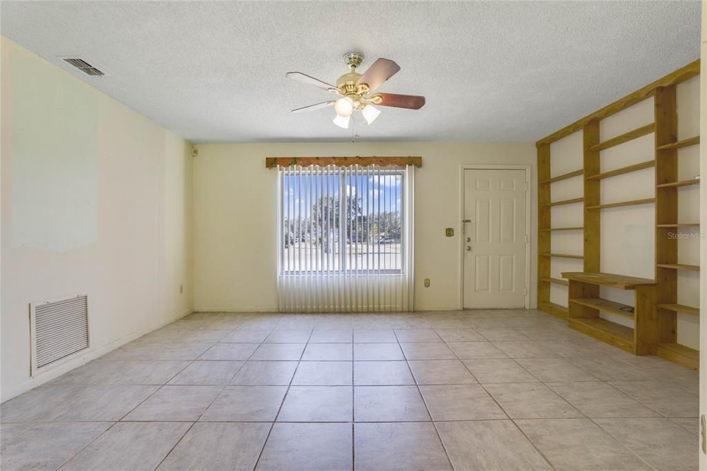 For Sale: $280,000 (3 beds, 1 baths, 1183 Square Feet)