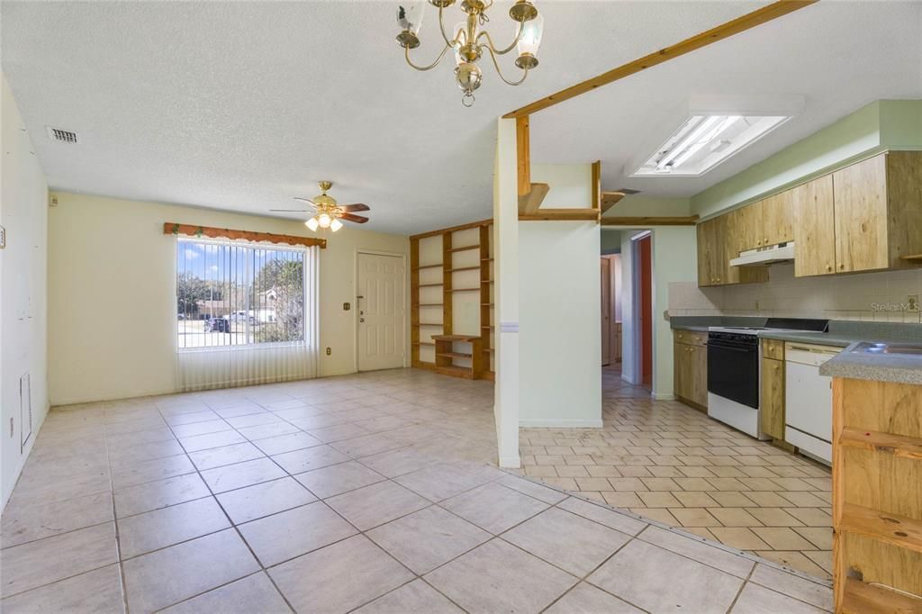 For Sale: $280,000 (3 beds, 1 baths, 1183 Square Feet)