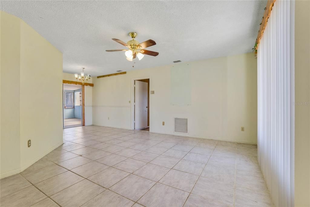 For Sale: $280,000 (3 beds, 1 baths, 1183 Square Feet)